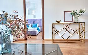 Elegant Lux Apartment In Central Square